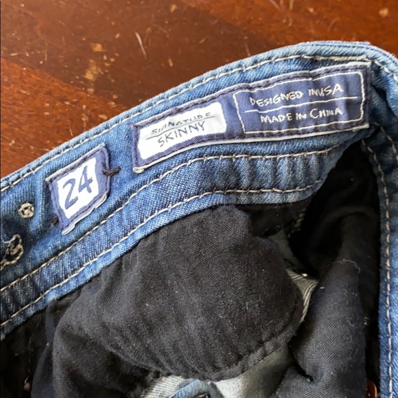 Miss Me Signature Skinny - Picture 3 of 5